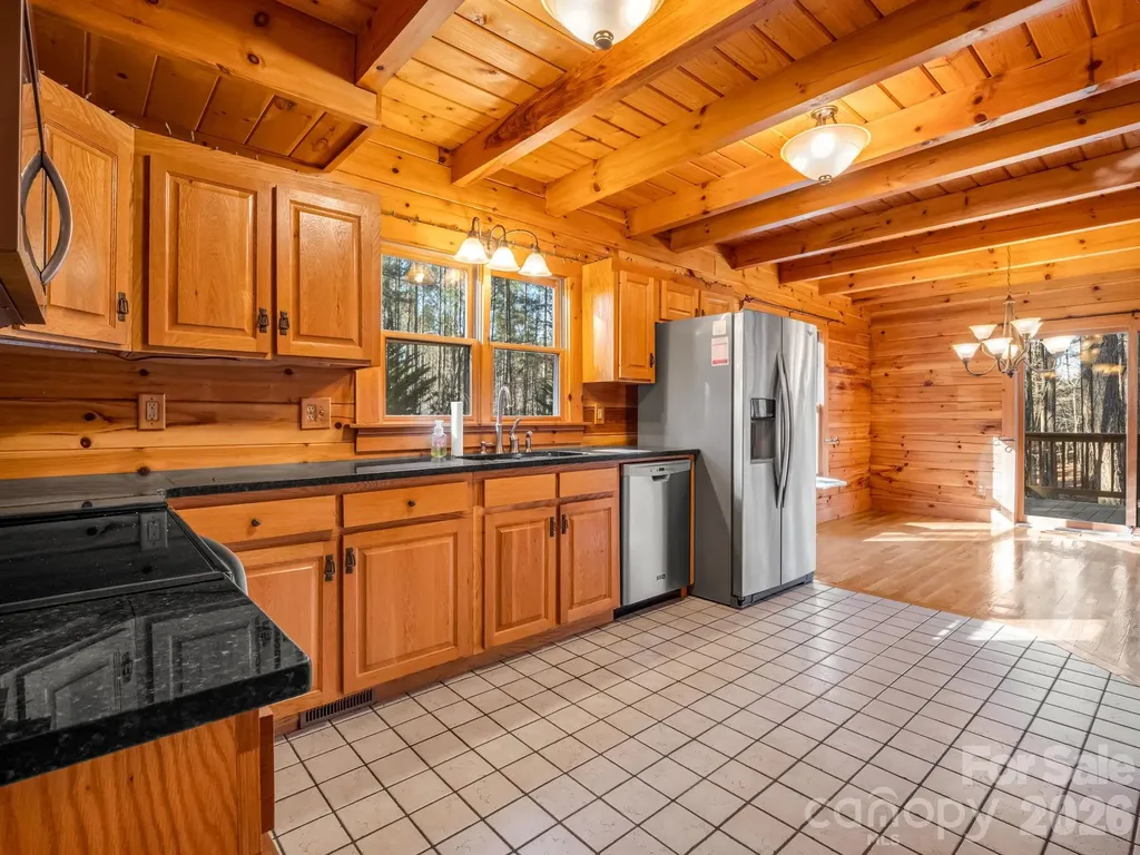 907 Hidden Lake Parkway Nebo NC 28761