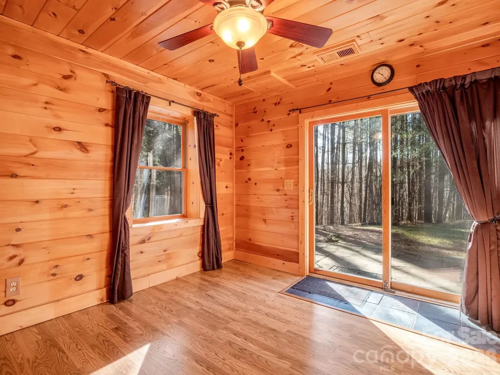 907 Hidden Lake Parkway Nebo NC 28761