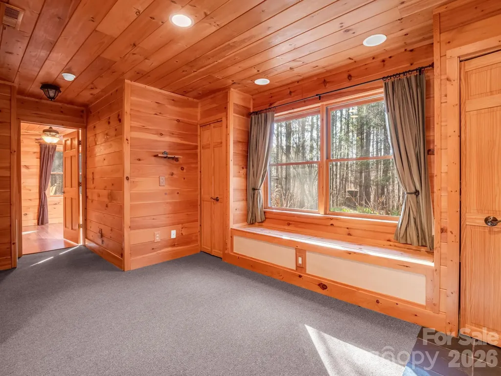 907 Hidden Lake Parkway Nebo NC 28761
