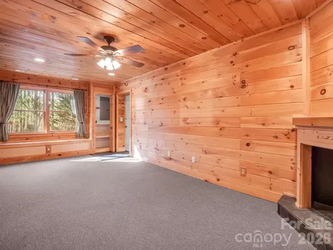 907 Hidden Lake Parkway Nebo NC 28761