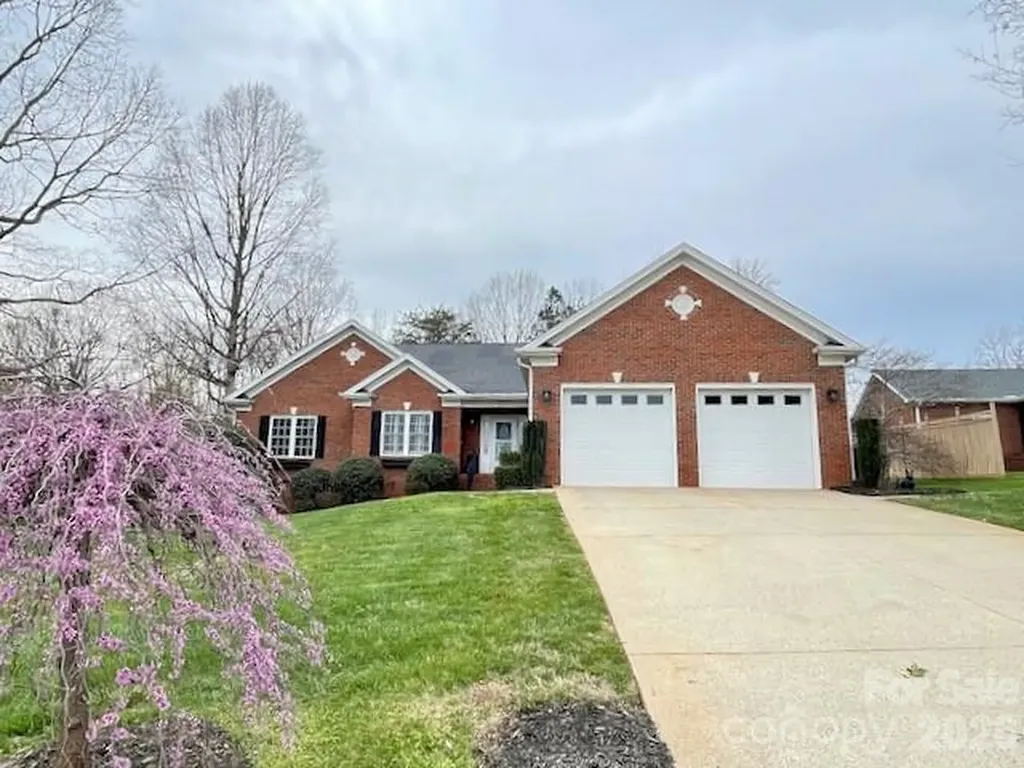 4945 Brookridge Drive NE Hickory NC 28601
