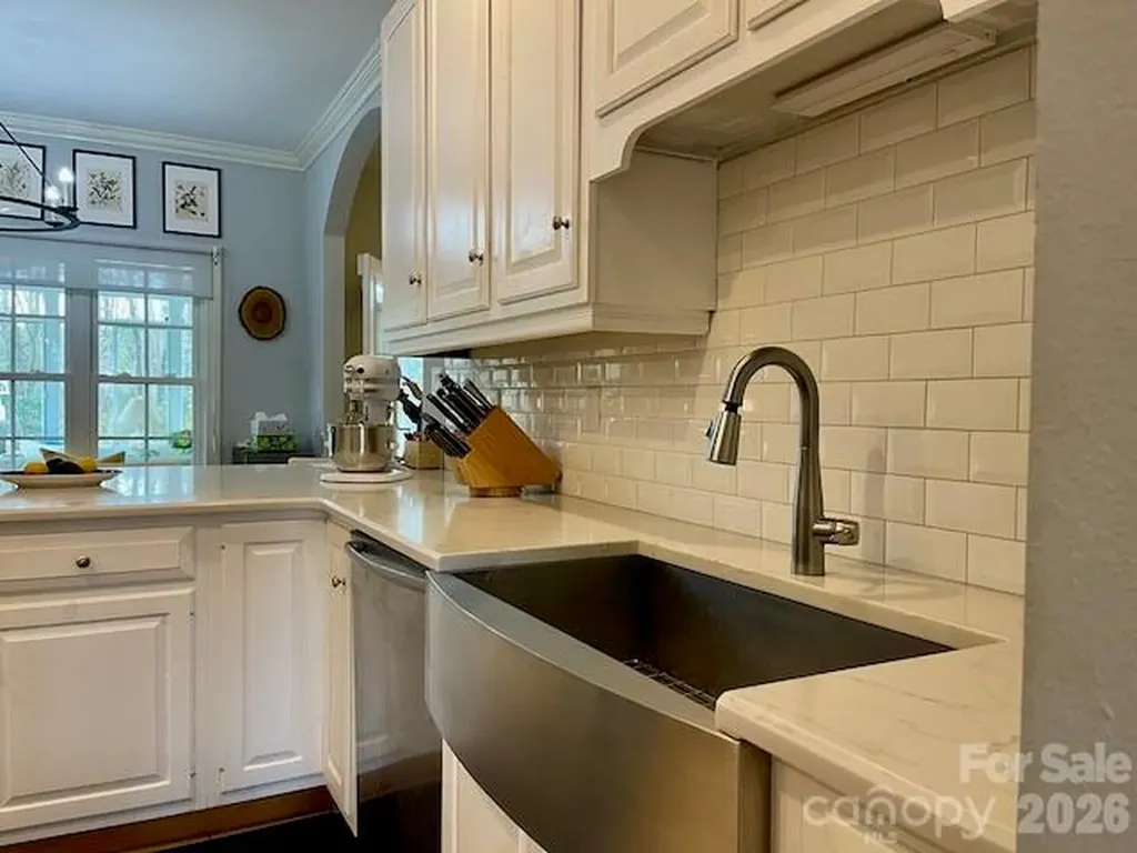 4945 Brookridge Drive NE Hickory NC 28601