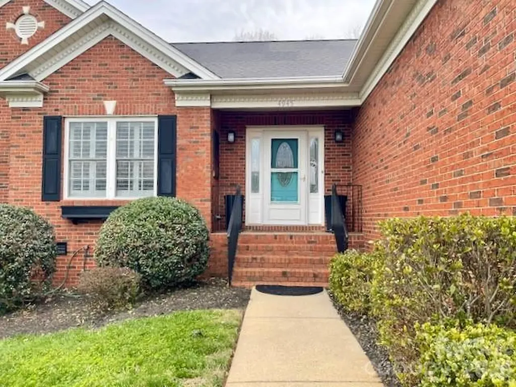 4945 Brookridge Drive NE Hickory NC 28601