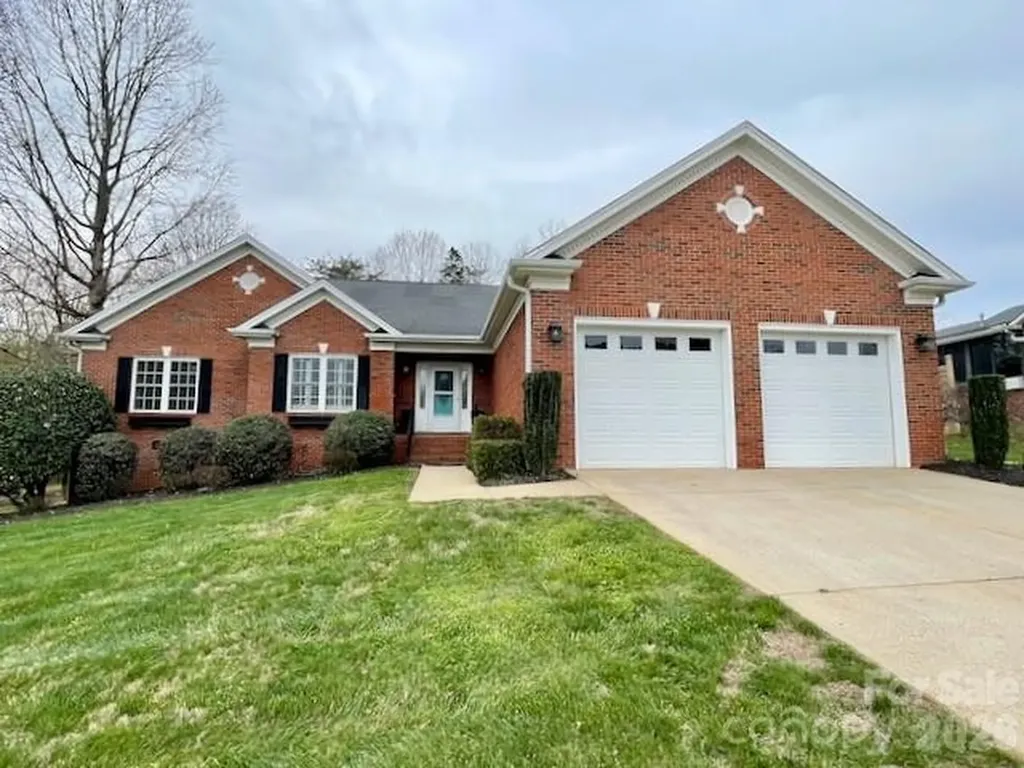 4945 Brookridge Drive NE Hickory NC 28601