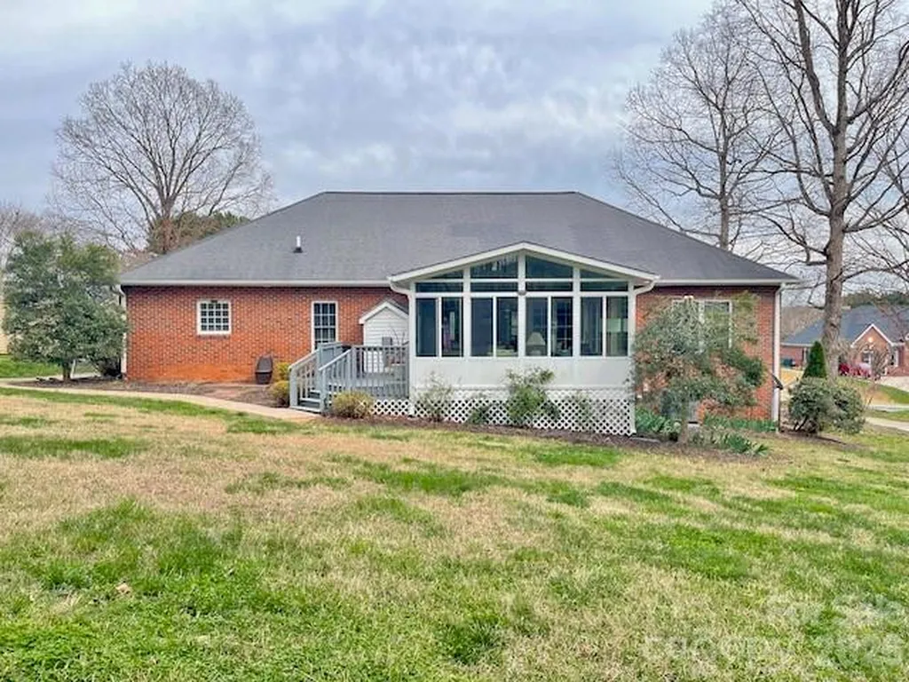 4945 Brookridge Drive NE Hickory NC 28601