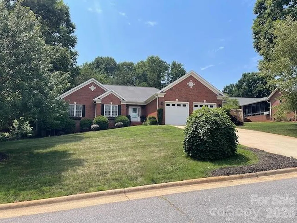4945 Brookridge Drive NE Hickory NC 28601