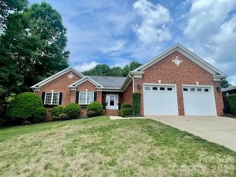 4945 Brookridge Drive NE Hickory NC 28601