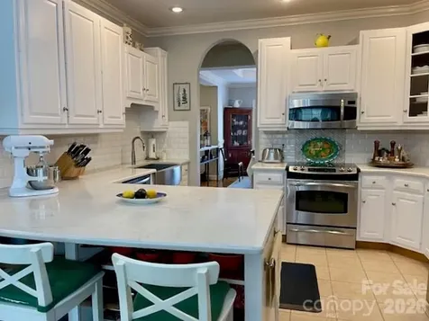 4945 Brookridge Drive NE Hickory NC 28601