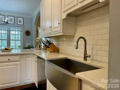 4945 Brookridge Drive NE Hickory NC 28601