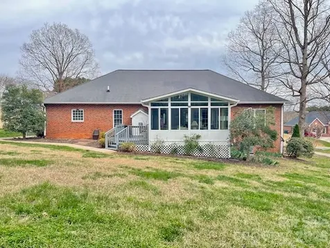 4945 Brookridge Drive NE Hickory NC 28601