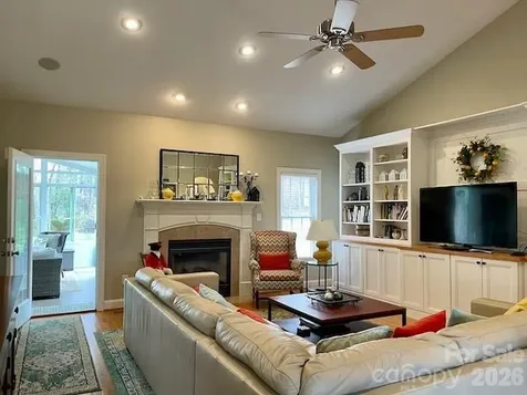 4945 Brookridge Drive NE Hickory NC 28601