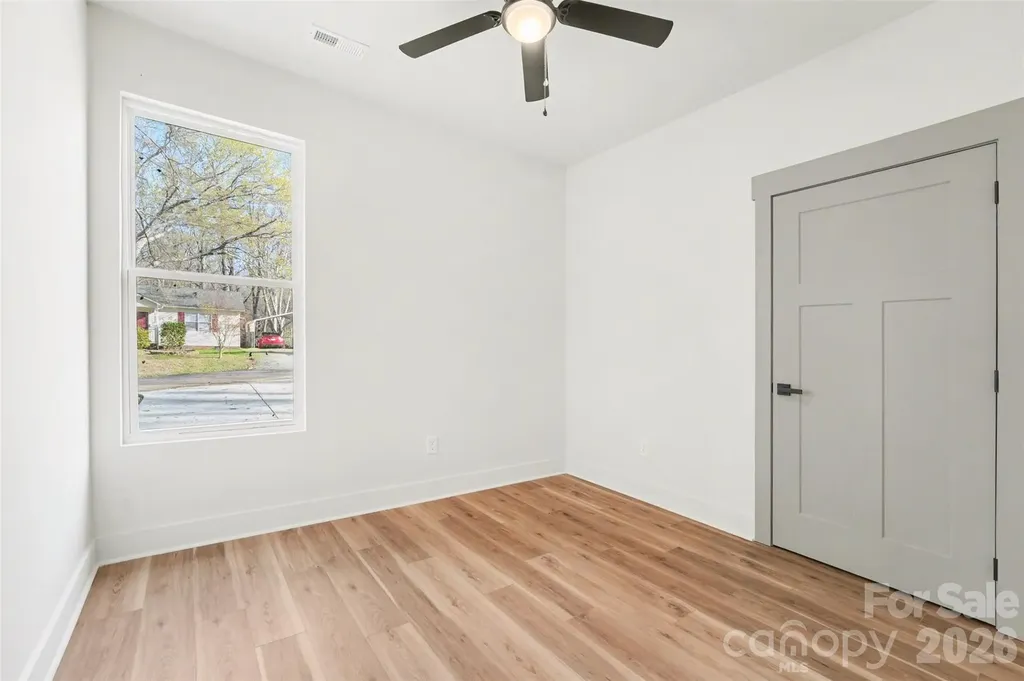 427 W Ballard Street Cherryville NC 28021