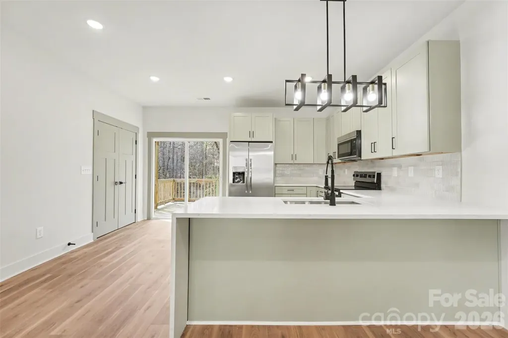 427 W Ballard Street Cherryville NC 28021