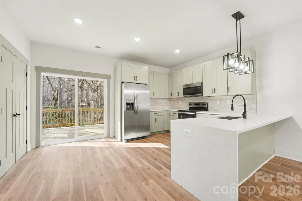 427 W Ballard Street Cherryville NC 28021