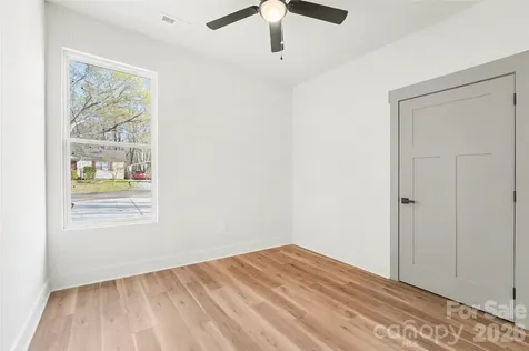 427 W Ballard Street Cherryville NC 28021