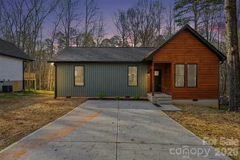 427 W Ballard Street Cherryville NC 28021