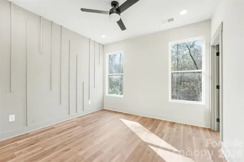 427 W Ballard Street Cherryville NC 28021