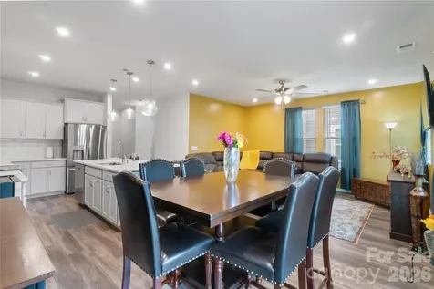 8032 Overmeadow Lane Charlotte NC 28269