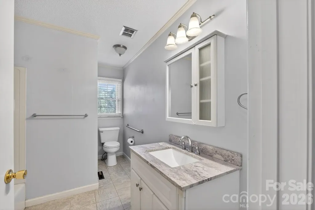 708 Wilmore Street NE Lenoir NC 28645