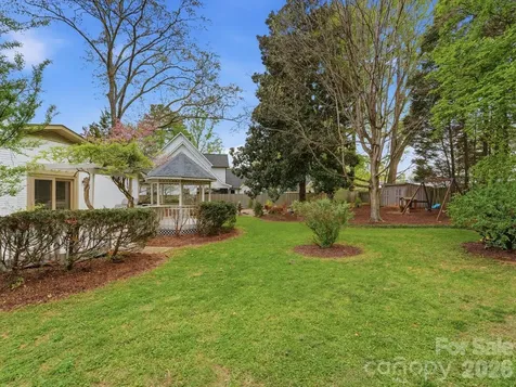 814 Twin Oaks Road Davidson NC 28036