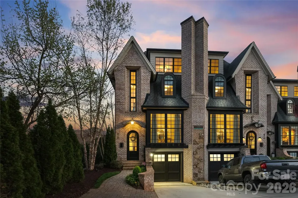 818 Ideal Way Charlotte NC 28203