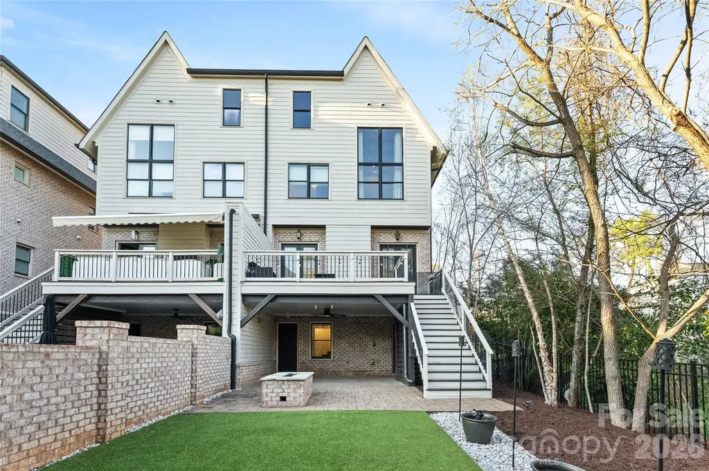 818 Ideal Way Charlotte NC 28203
