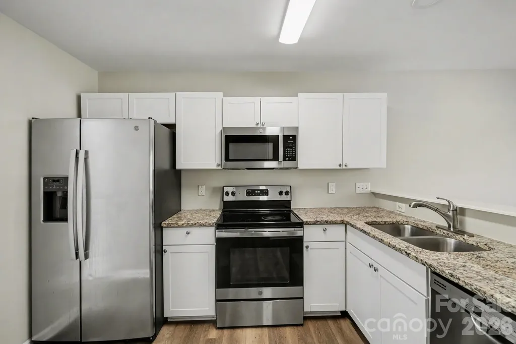 2418 S Cairns Mill Court Charlotte NC 28269