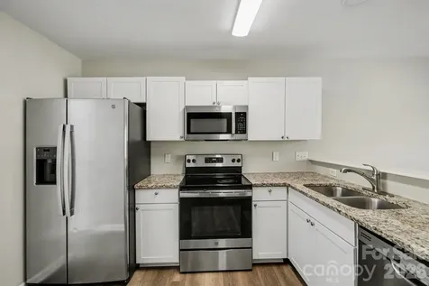 2418 S Cairns Mill Court Charlotte NC 28269