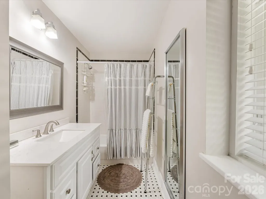 229 N Dotger Avenue Charlotte NC 28207