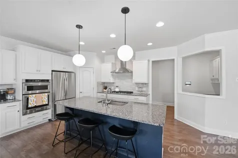 10511 Honeyfur Court Charlotte NC 28278