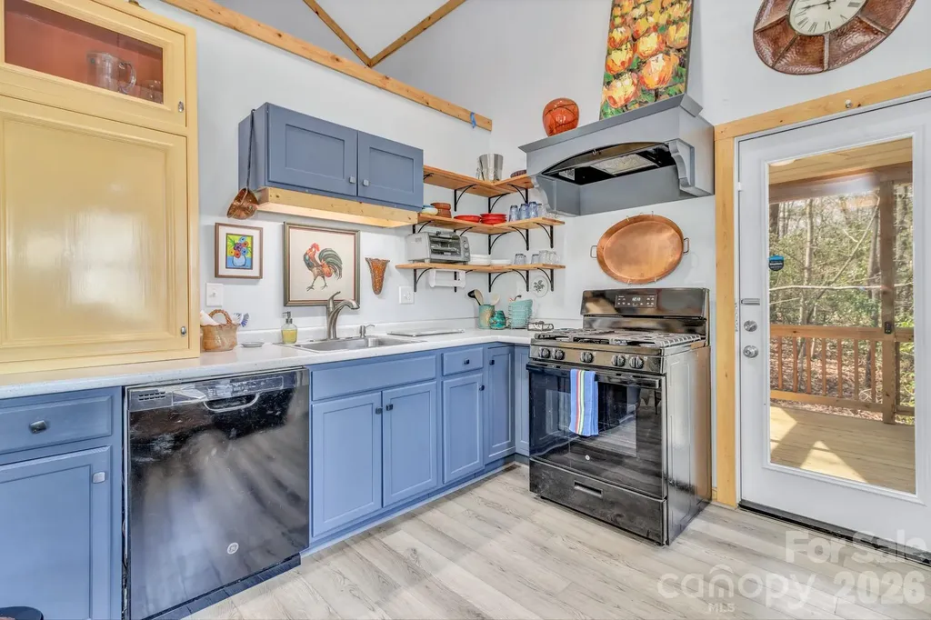 74 S Alta Vista Drive Saluda NC 28773