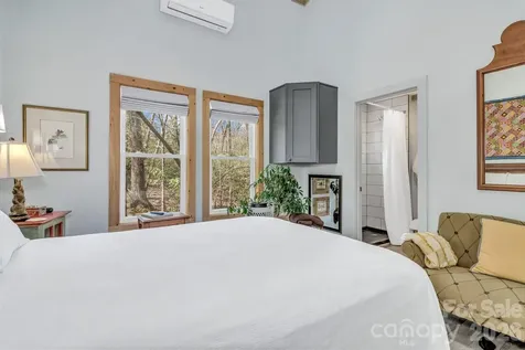 74 S Alta Vista Drive Saluda NC 28773