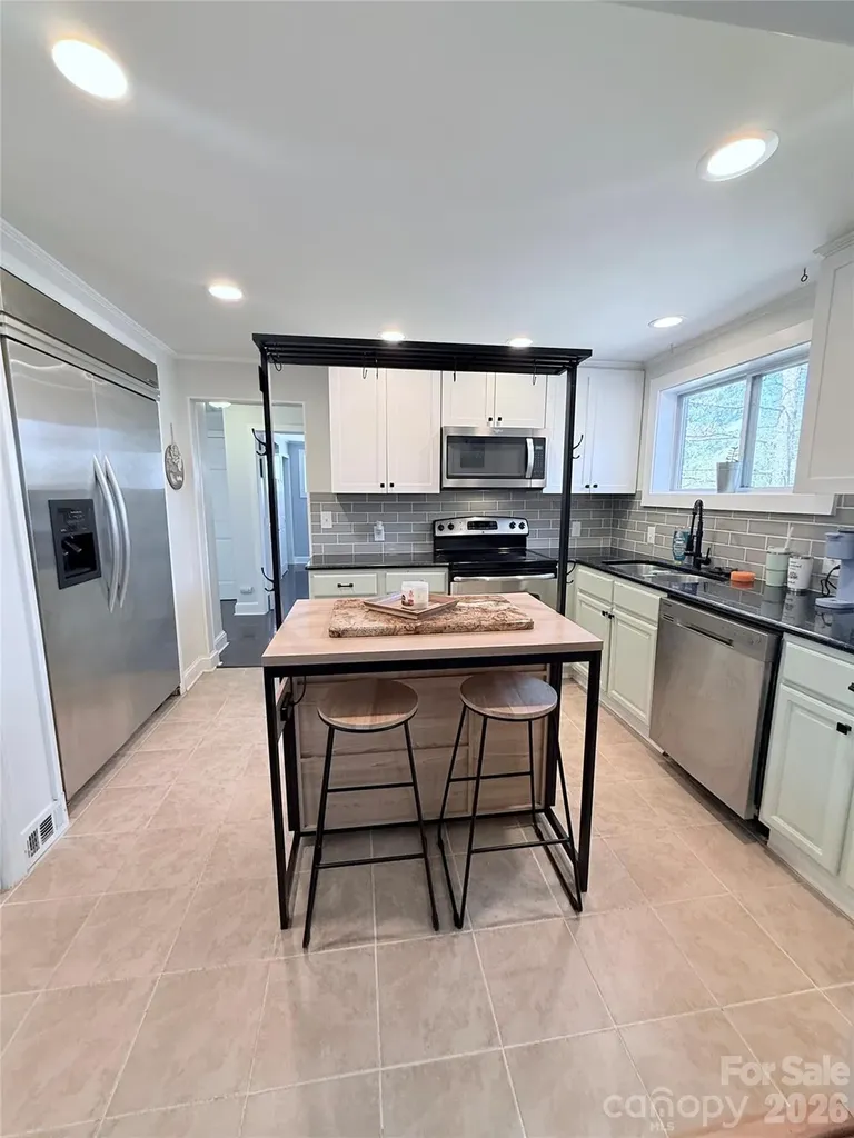 3743 Crosland Road Winston Salem NC 27106