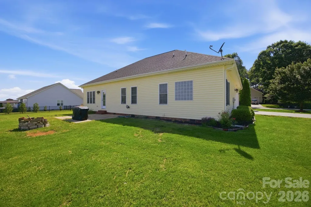 104 Castle Pines Lane Statesville NC 28625