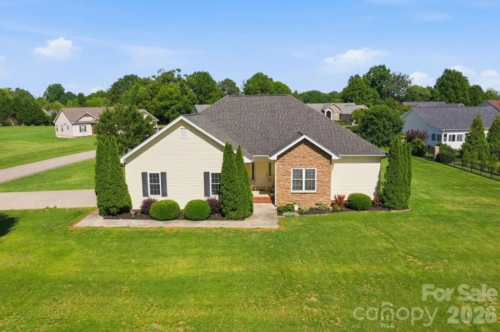 104 Castle Pines Lane Statesville NC 28625