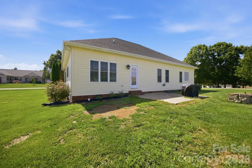 104 Castle Pines Lane Statesville NC 28625