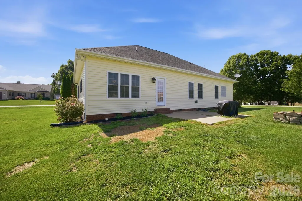 104 Castle Pines Lane Statesville NC 28625