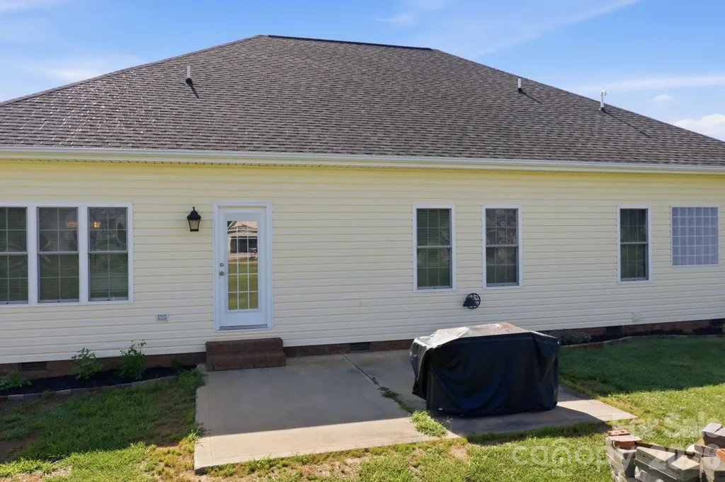 104 Castle Pines Lane Statesville NC 28625