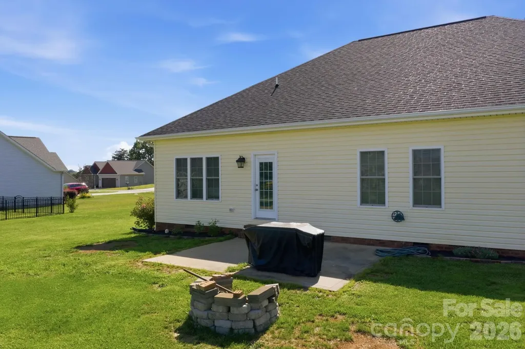 104 Castle Pines Lane Statesville NC 28625