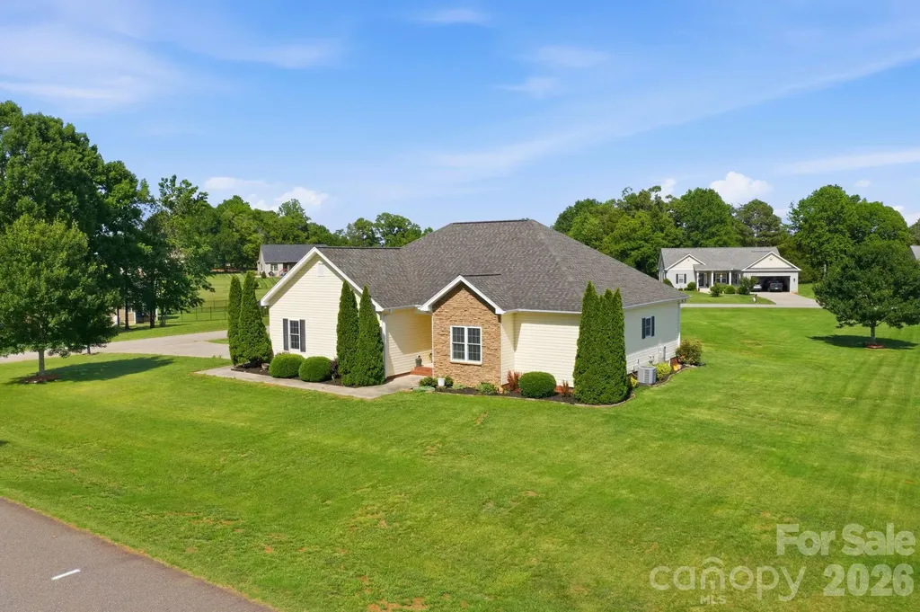 104 Castle Pines Lane Statesville NC 28625