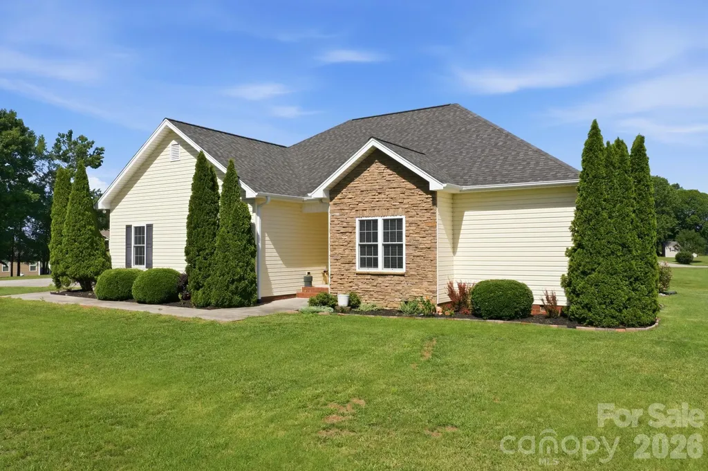 104 Castle Pines Lane Statesville NC 28625