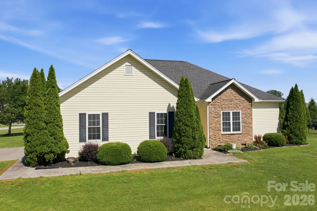 104 Castle Pines Lane Statesville NC 28625