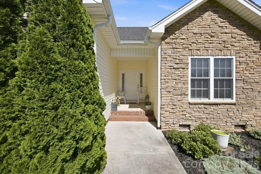 104 Castle Pines Lane Statesville NC 28625
