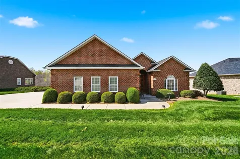 416 Huntington Woods Street N Lenoir NC 28645