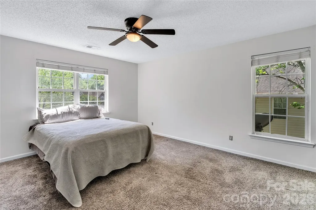 9423 Willow Tree Lane Charlotte NC 28277