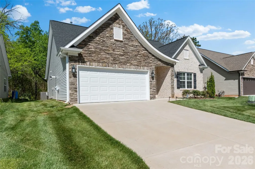 1057 Woodview Ridge Trail Lewisville NC 27023