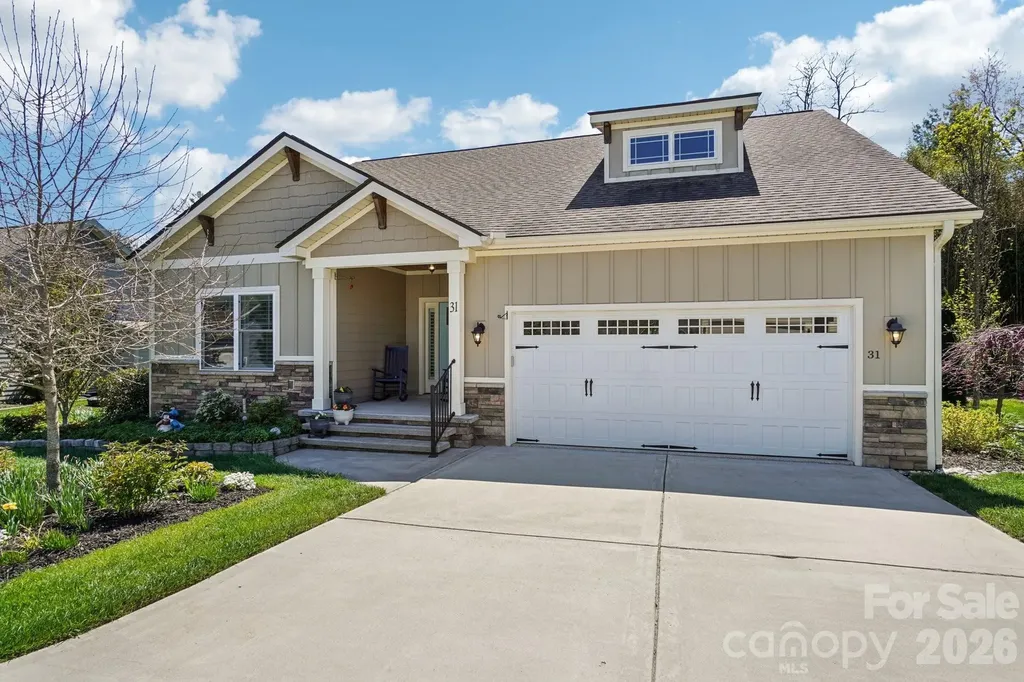 31 N Anvil Avenue Hendersonville NC 28792