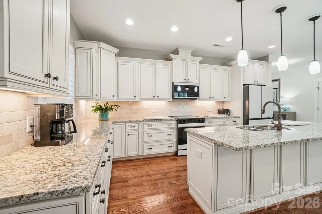 31 N Anvil Avenue Hendersonville NC 28792