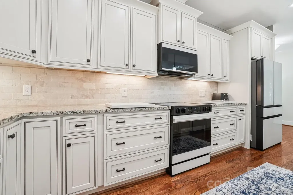 31 N Anvil Avenue Hendersonville NC 28792