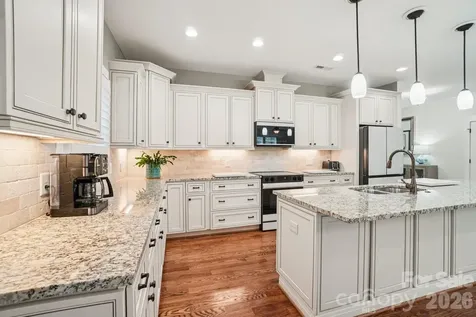 31 N Anvil Avenue Hendersonville NC 28792